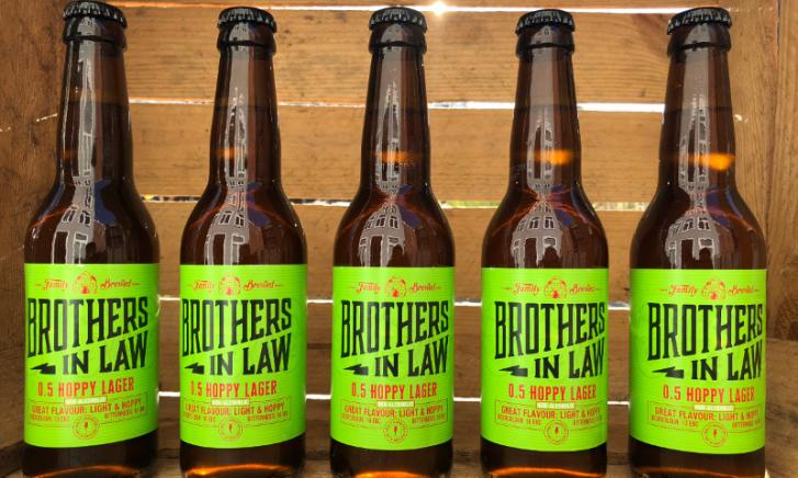 Bierflesjes Hoppy Lager van Brothers in Law Brewing